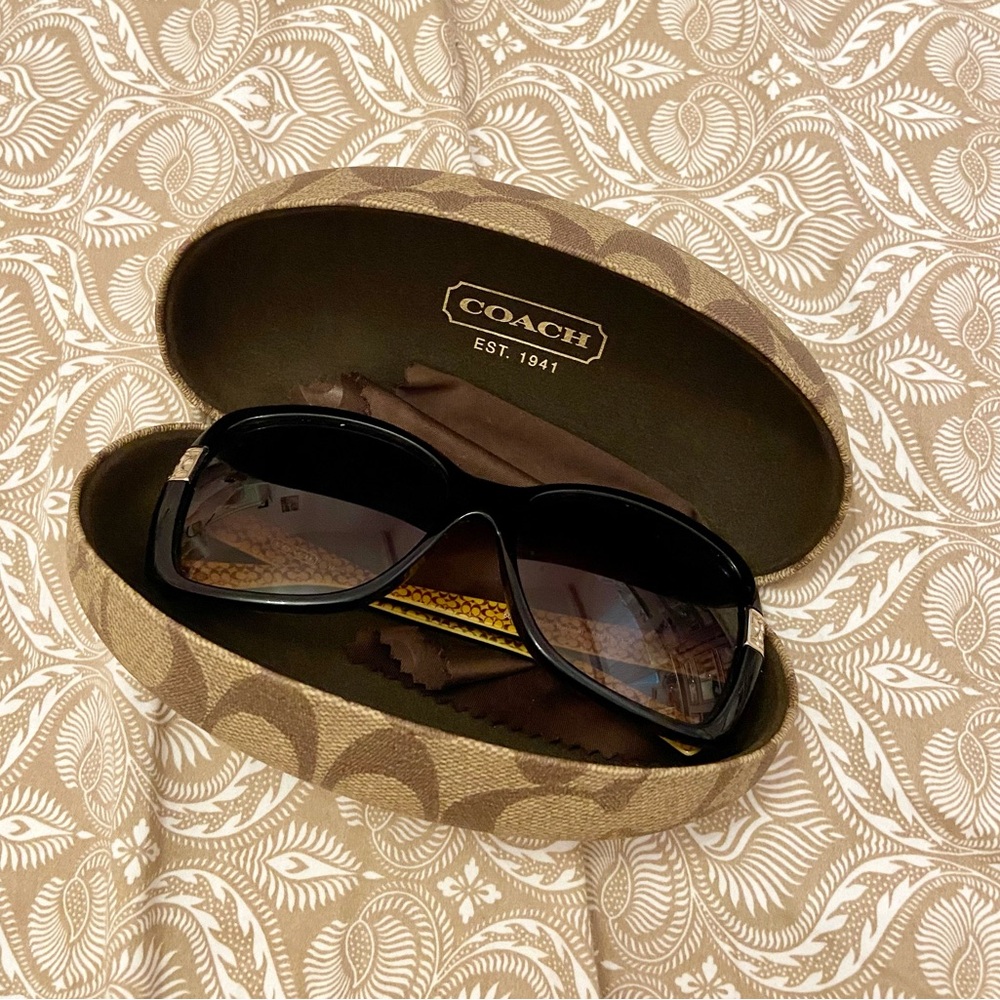 Coach sunglasses!! 🕶️